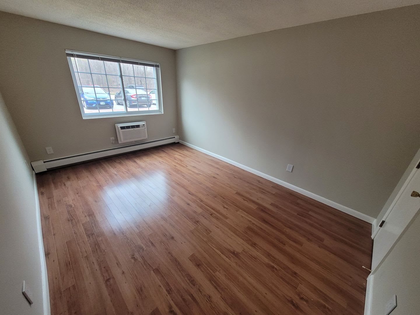 Adorable 1St Floor Condo 2 Bed 1 Bath Right Off The Highway With Heat Hot Watee And 2 Car Parking Included 1 895 Mo – photo 5