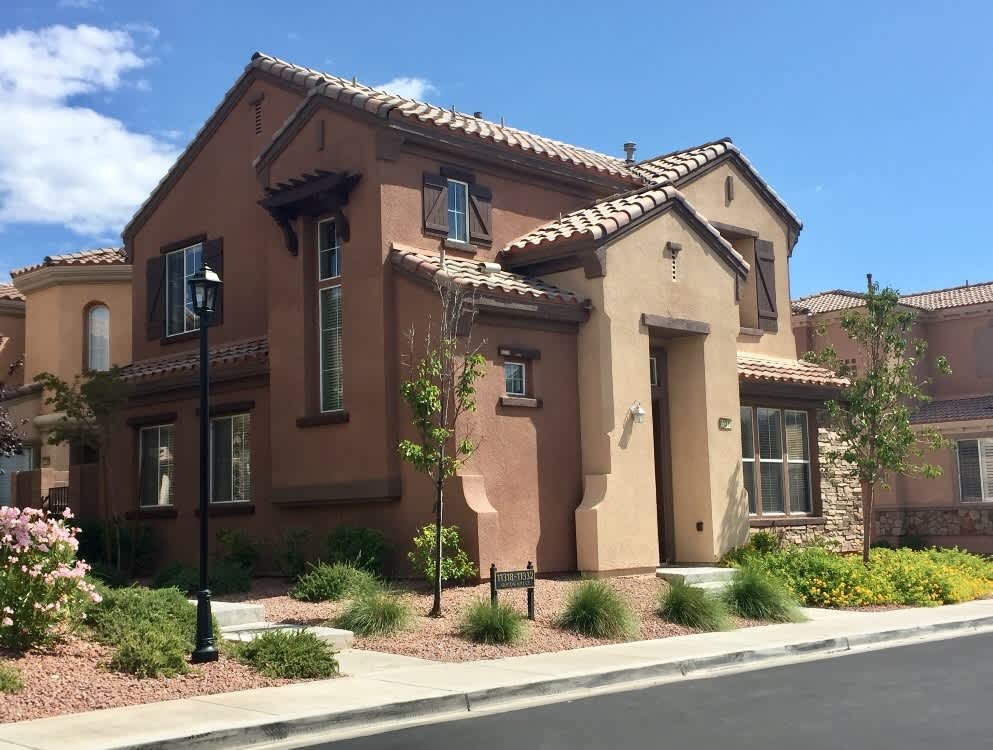 Stunning upgrades make this a perfect home for you! – photo 1