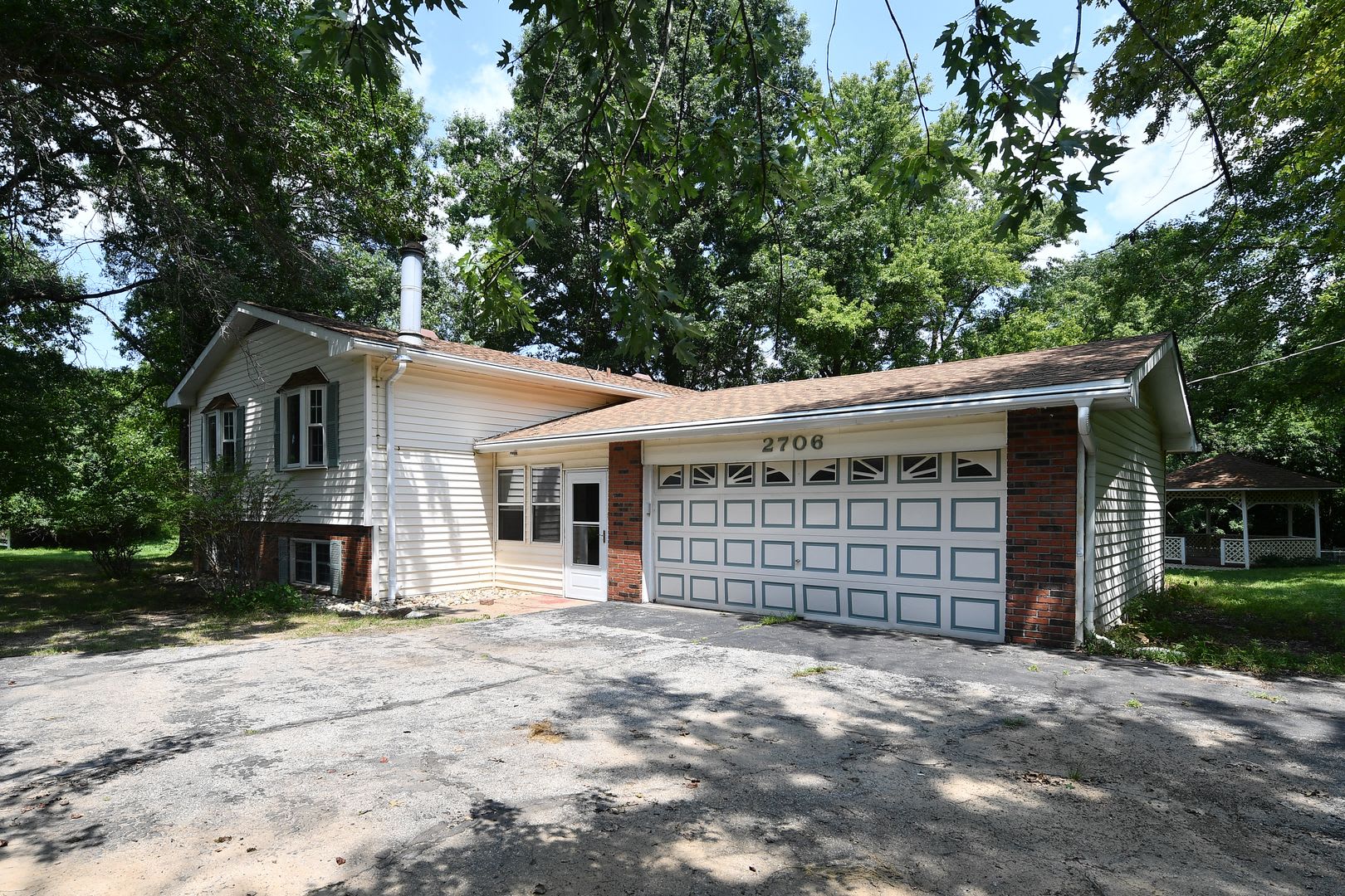 2706 CHRISTY AVE – photo 2