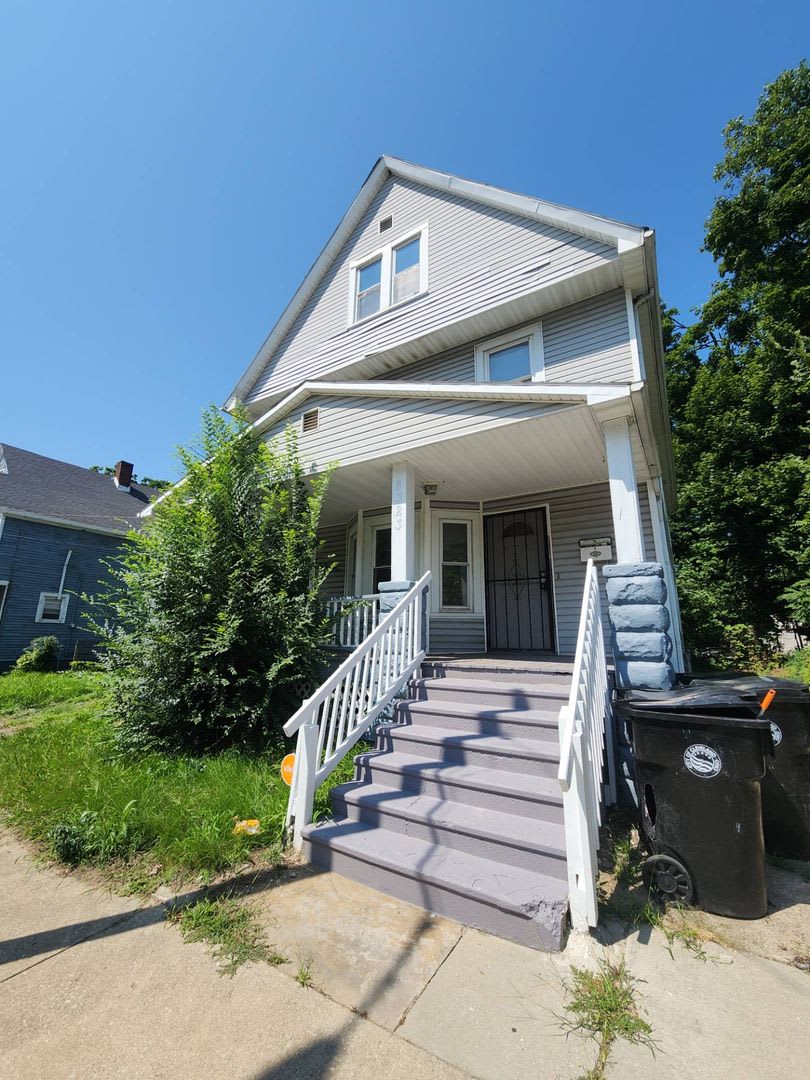 Charming 4-Bedroom Property in Prime Location – photo 3