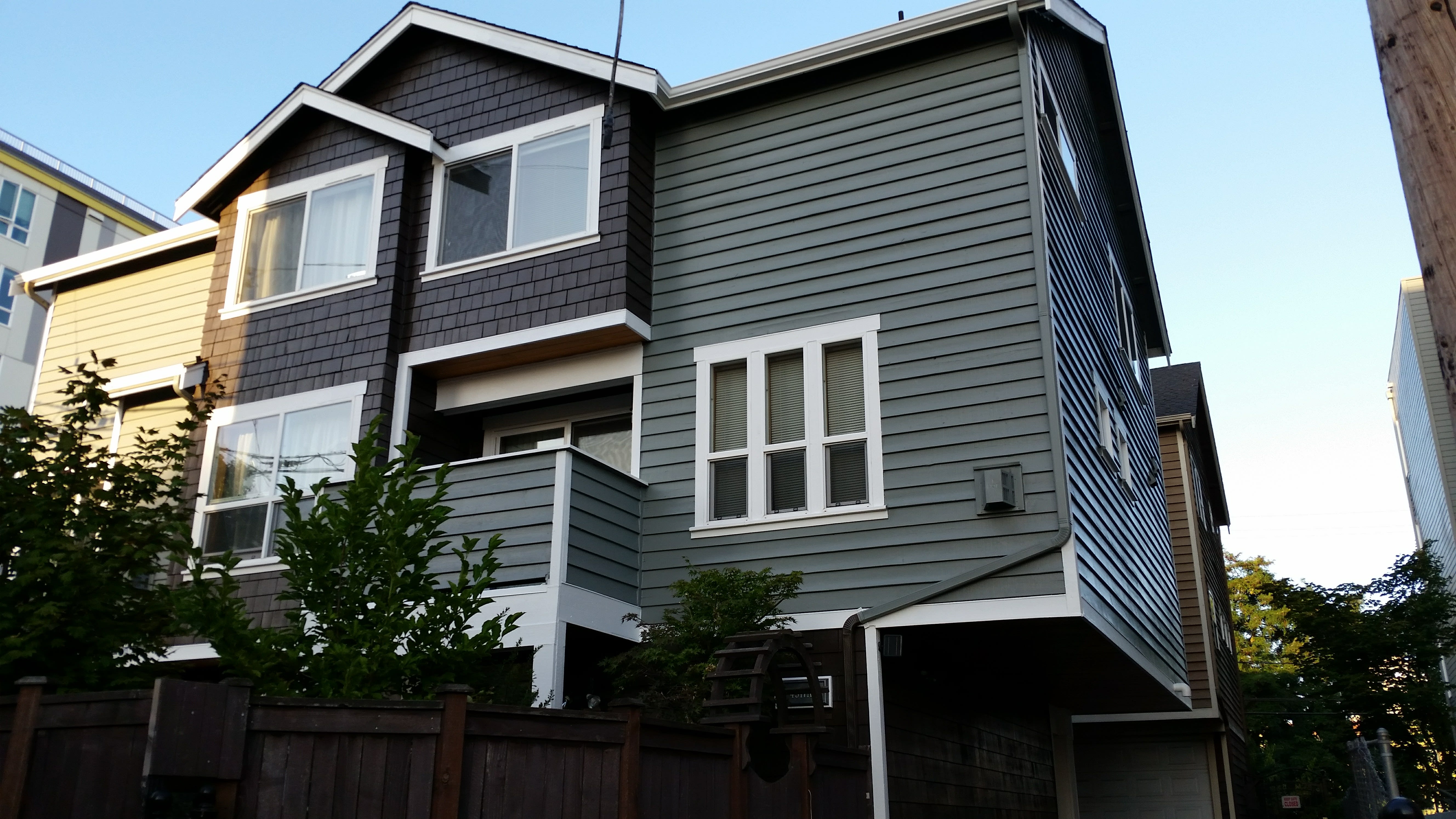 4517 8th Ave Ne – photo 2