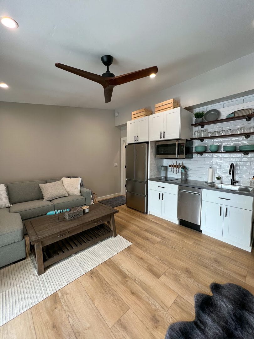 Open For Fall And Winter Private Beach Fully Furnished Simplicity In A Dream Location Lake Front Condo Fully Remodeled Private Dock And Beach – photo 3