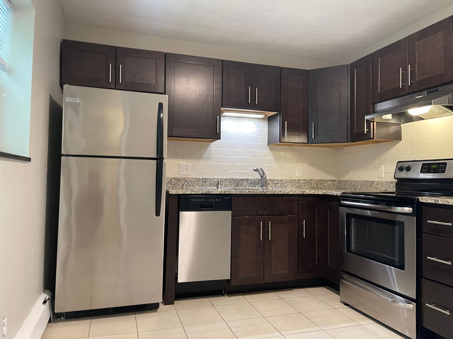 Older Renovation But Very Nice Layout 2 Bed Ht Hw Inc No Fee Next 1 Free Month – photo 2