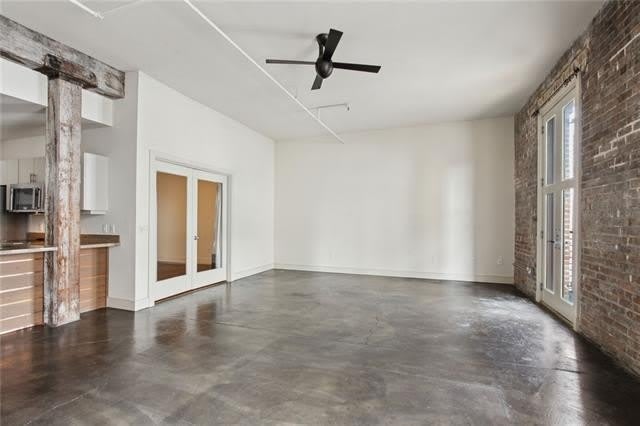 900 S PETERS Street – photo 3