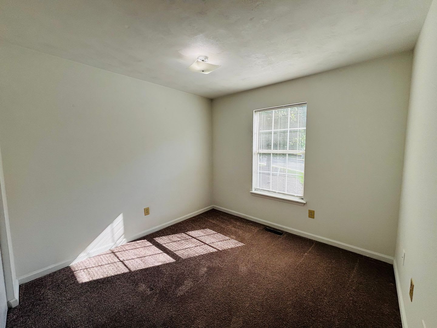 4 Bedroom 2 5 Half Bath Townhouse – photo 4