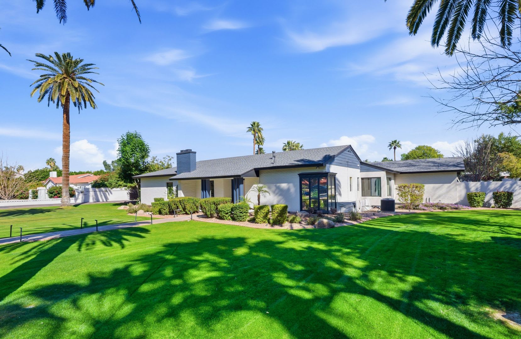 FULLY FURNISHED EXECUTIVE PHOENIX COUNTRY CLUB HOME IN GATED COMMUNITY – photo 3