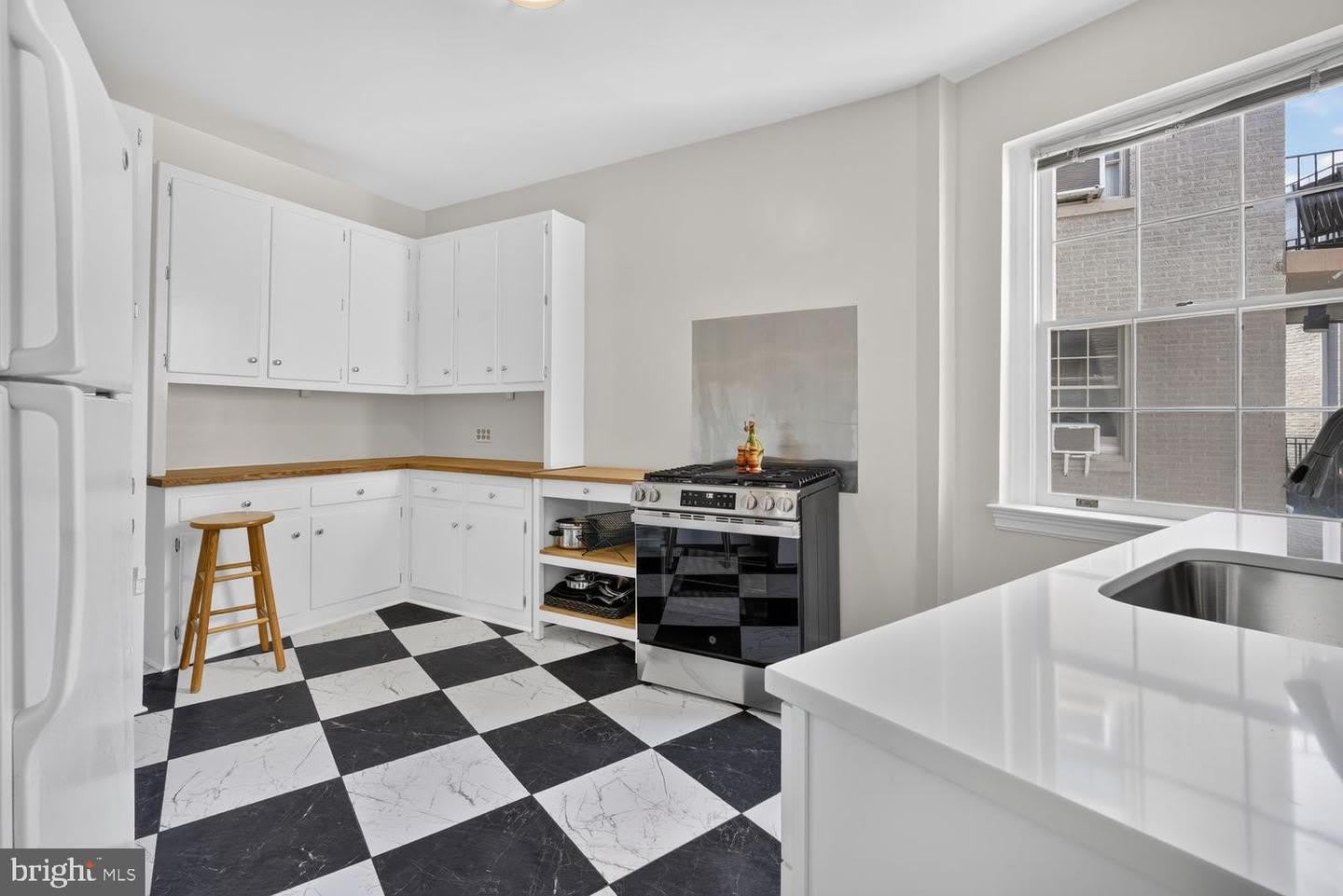 2737 DEVONSHIRE PL NW #402 – photo 5