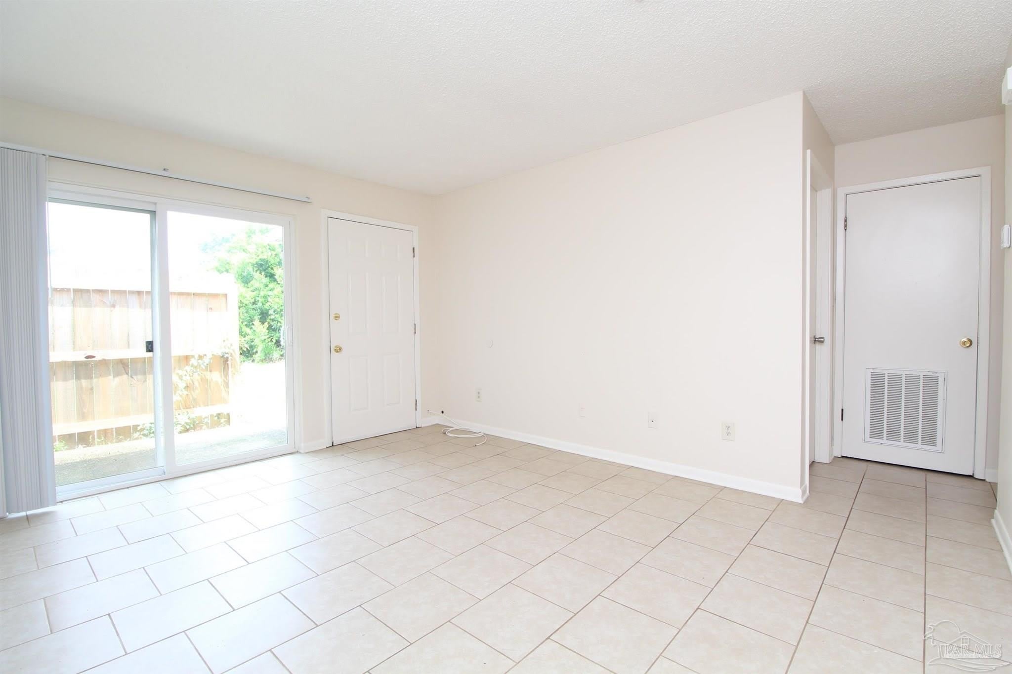 3398 Green Briar Cir – photo 3