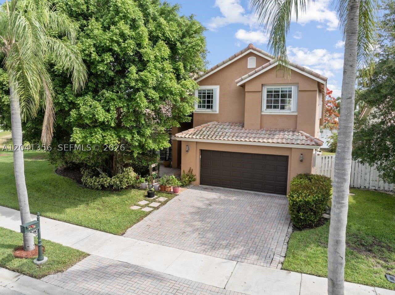 1179 Laguna Springs Dr – photo 2