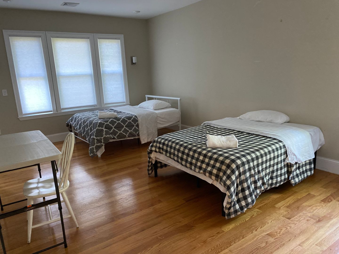 Brighton 7 Bed / 7 Bath – Massive Unit – Central A/C – No Fee – 8/15 – photo 3
