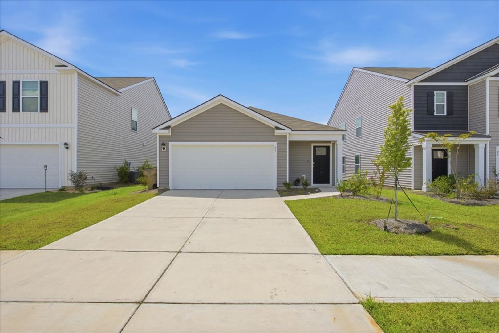 3 Bedrooms 2 Bathrooms 2 Car Garage Pet Friendly – photo 5