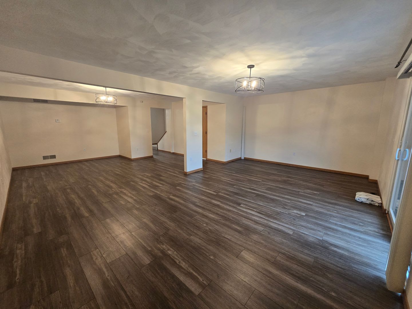 Extra Large Updated 3 Bedroom Townhouse – photo 4