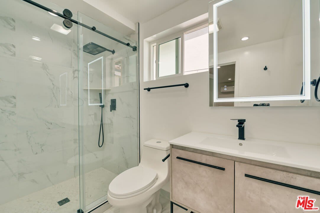 9042 Phyllis Ave – photo 4