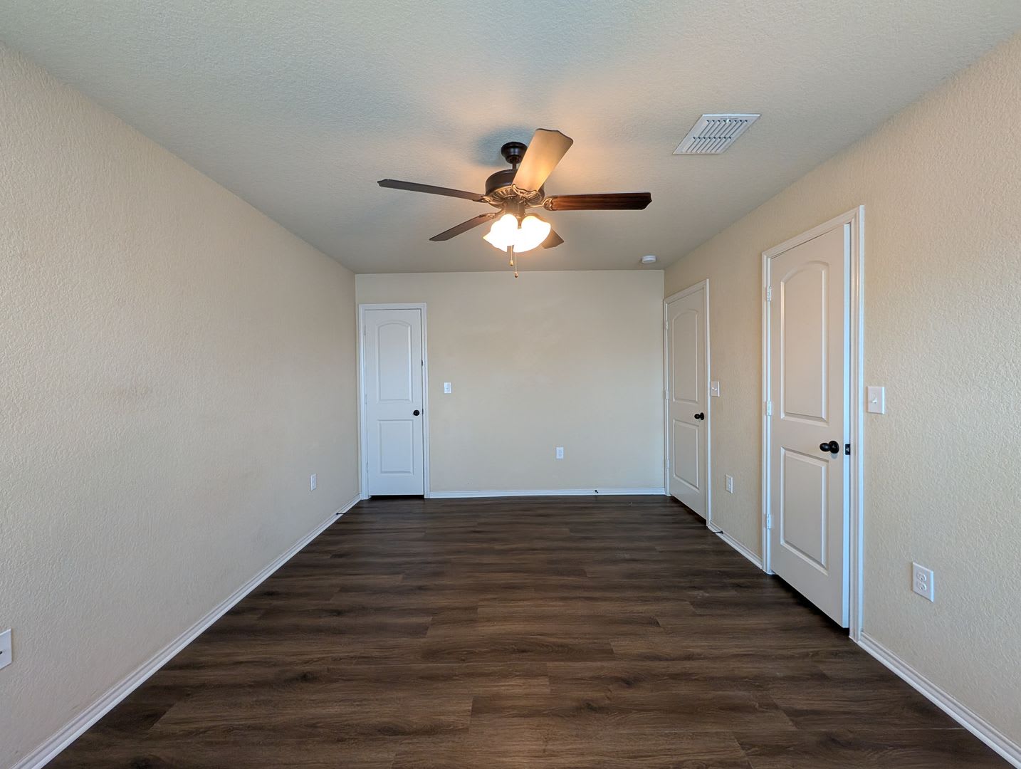 Two Story 3 2 5 2 Duplex Close To Creekside Shopping And Entertainment Fridge Fenced In Yard Cisd – photo 3