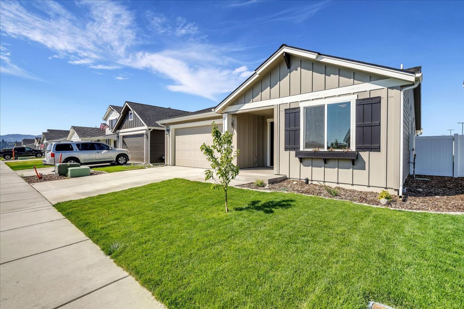 Charming 3 bedroom, 2 bath home – photo 2