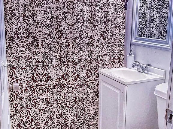 5647 NW 5th Ct – photo 4