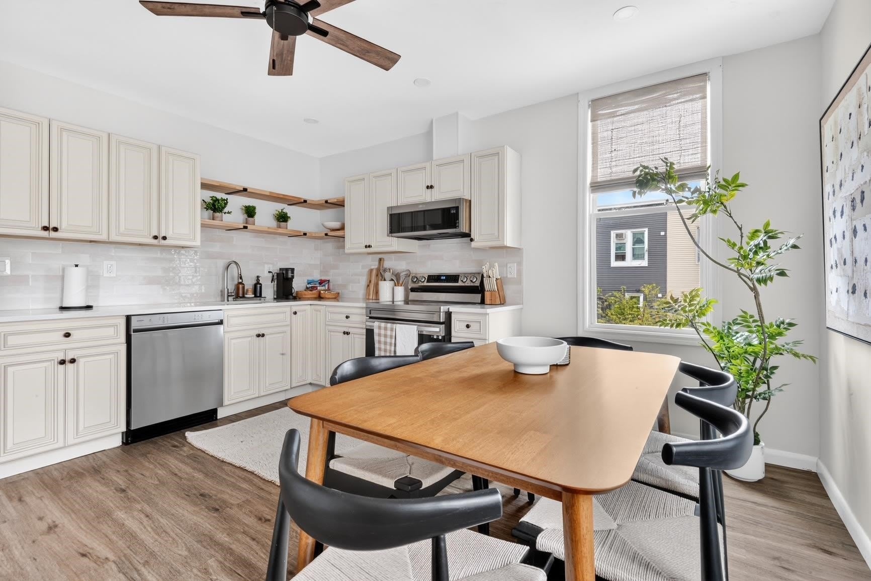 1709 KERRIGAN AVE – photo 5