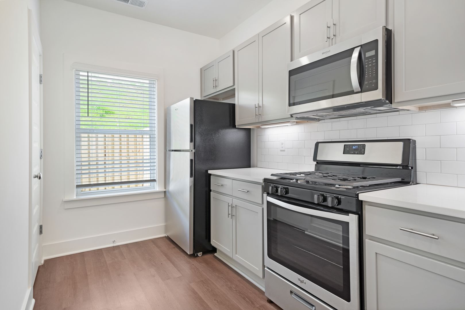 Smart Home Technology with Elevated Amenities – photo 4
