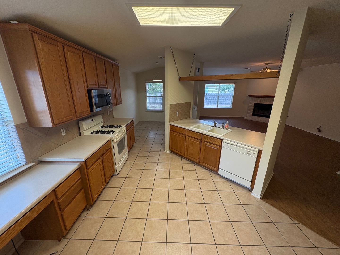 Great Home In Blockhouse Available Now – photo 5