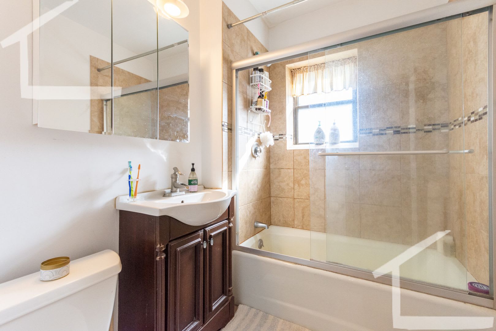 Sunny Fenway 3-Bed! – photo 5