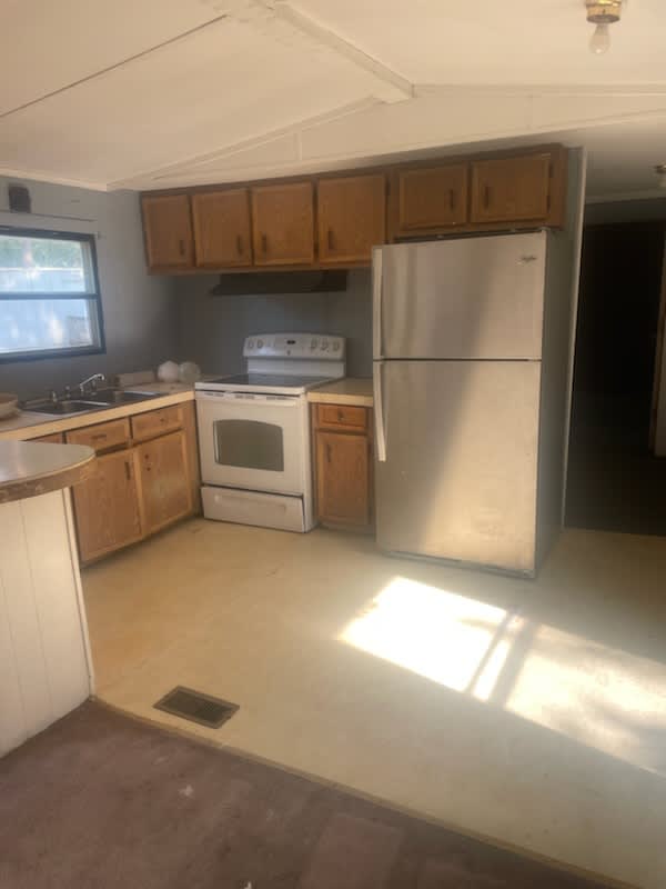 127 Emily St – photo 2