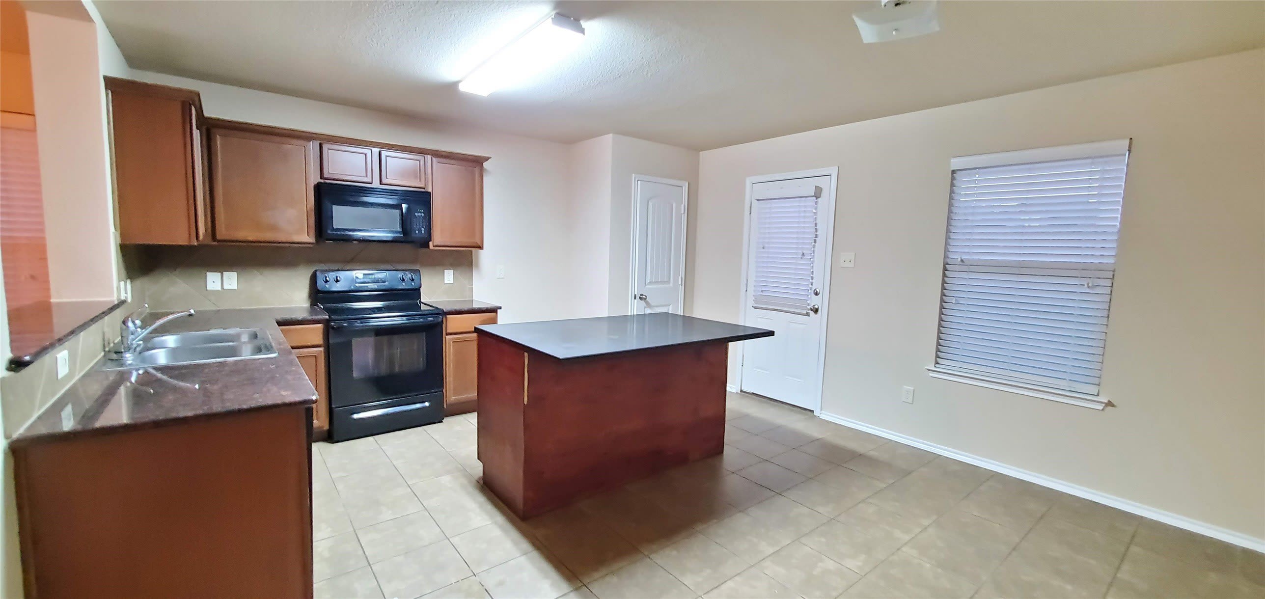 323 Vernon Street – photo 4