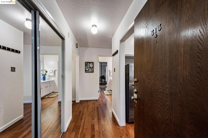 385 Jayne Ave Apt 313 – photo 2