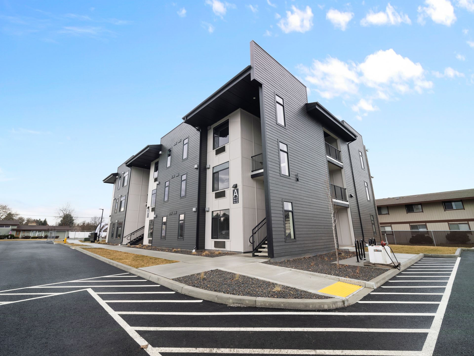 Flats on 4th Apartments – photo 1