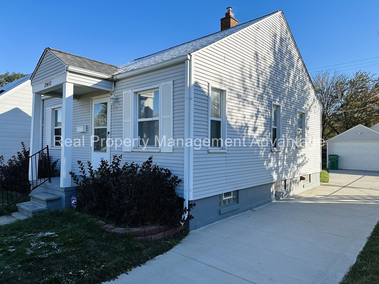 No Deposit Required! Meticulously Maintained with 2 Beds/Basement/Garage! – photo 2