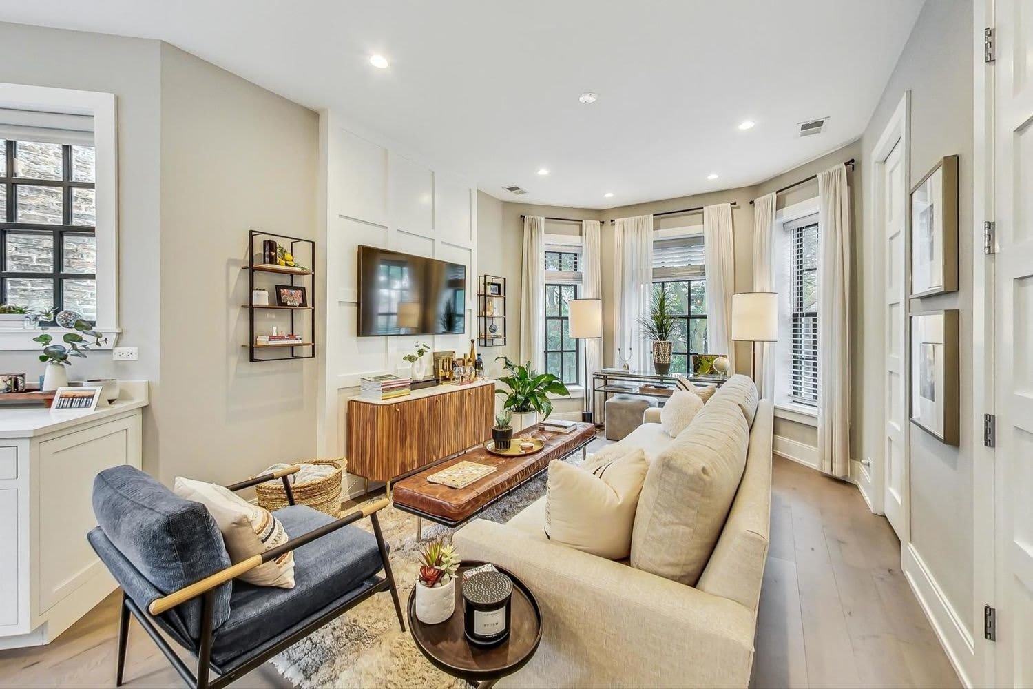 2511 N Francisco Avenue – photo 2