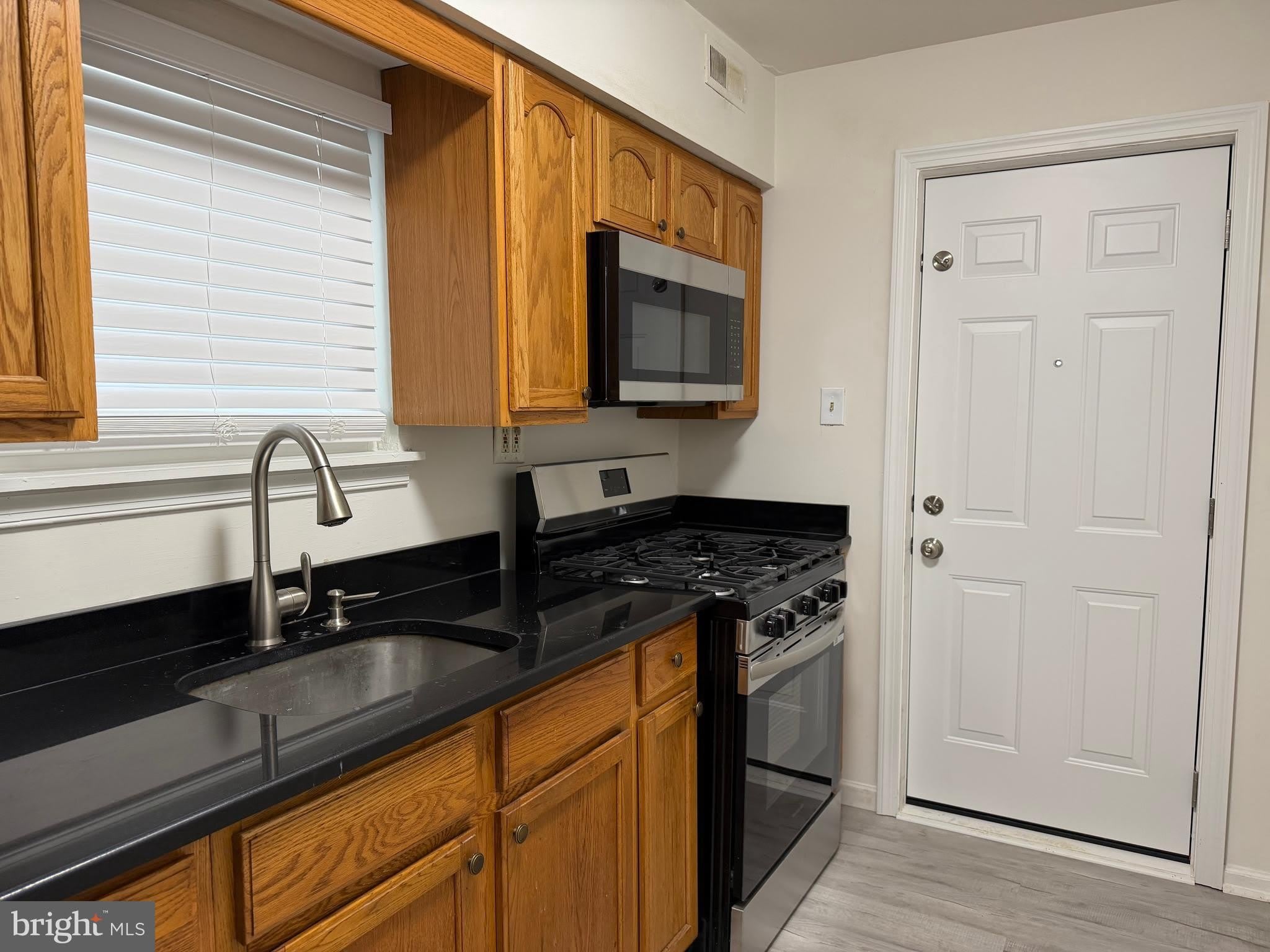 518 E 12TH Street – photo 5