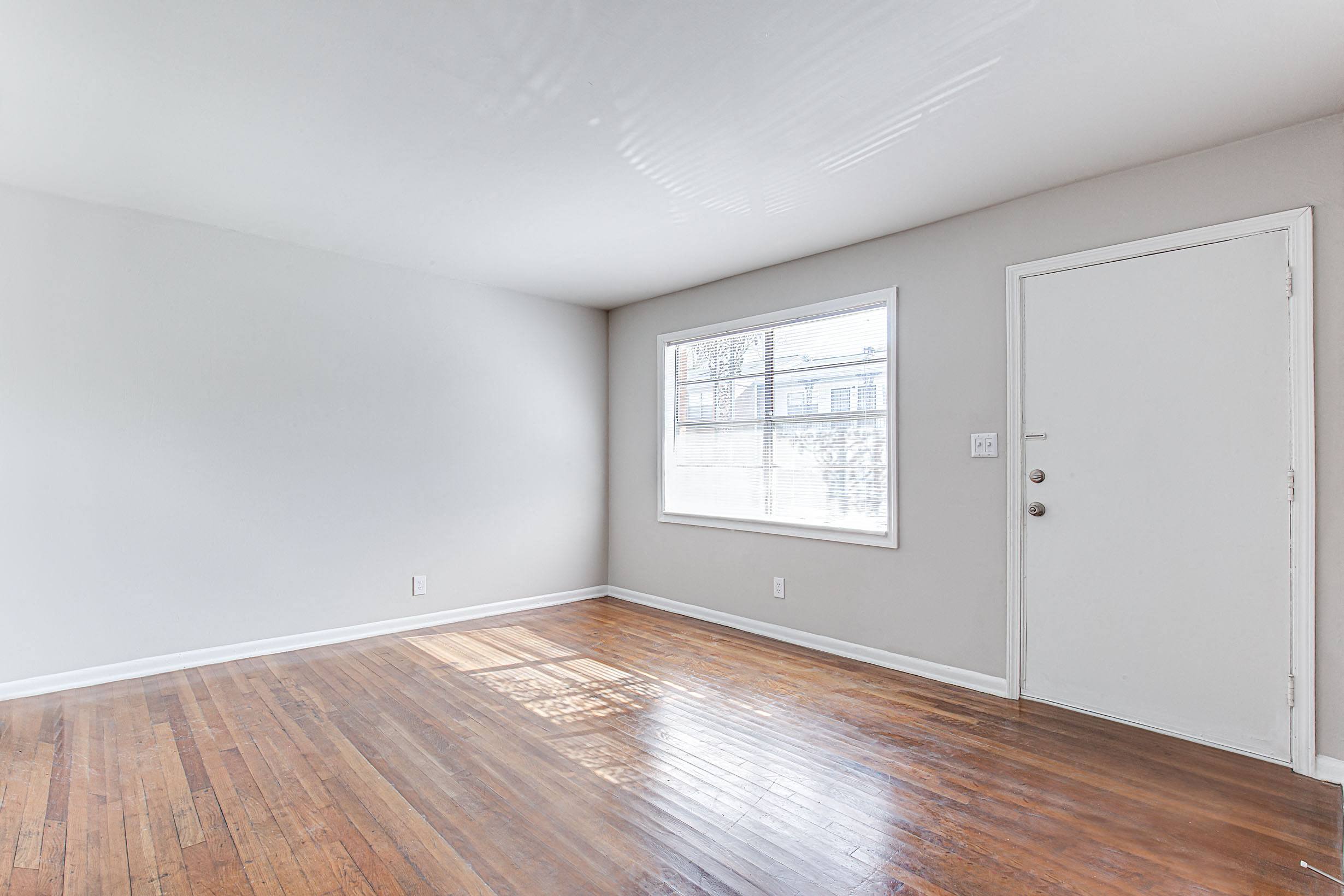 1295 West – photo 5