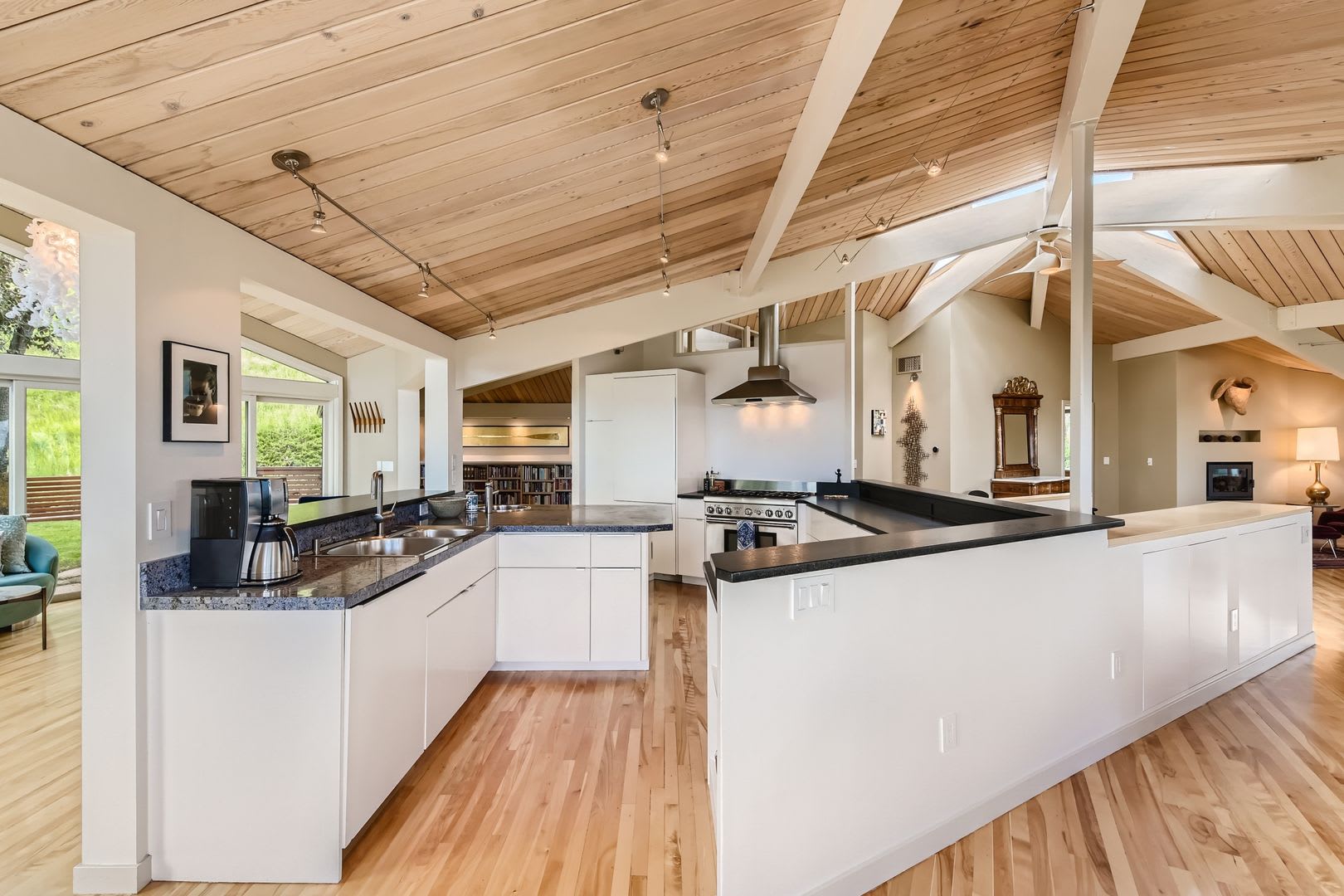 One of a Kind 3 BDR in west Boulder – photo 3