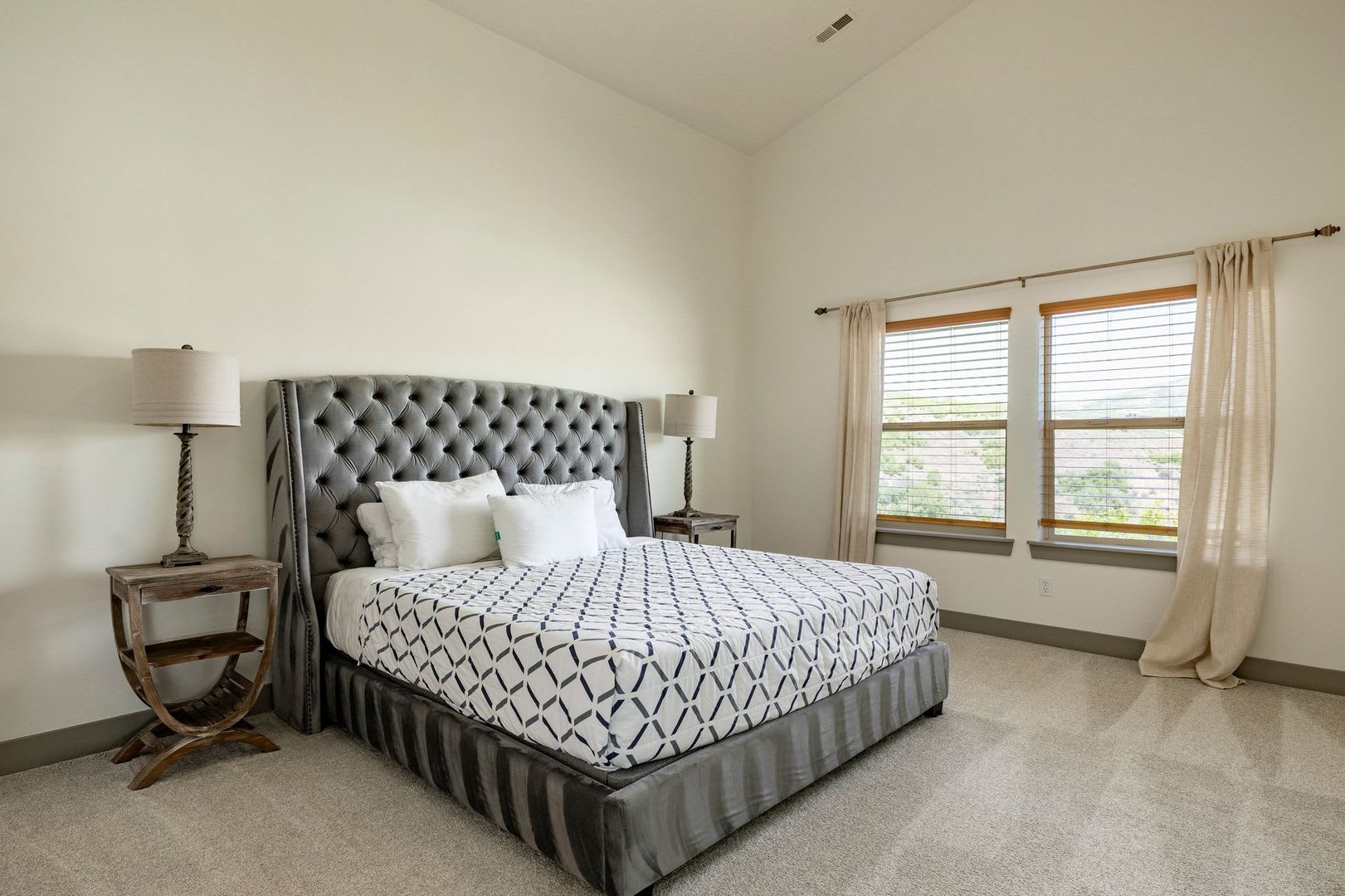 Furnished Mayflower Town Home- Available Now – photo 4