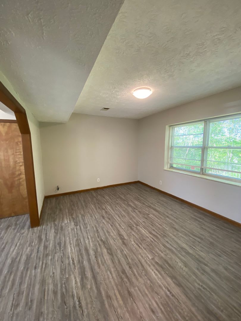 906 Flanders Lane – photo 5