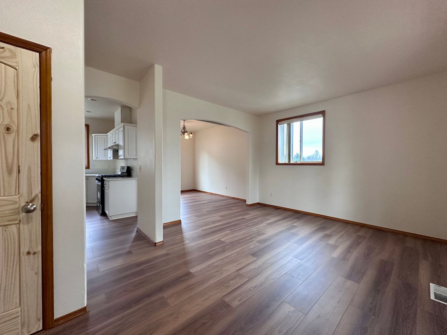 Beautiful Move‑In Ready Single-Family Home on a Corner Lot in Gresham! – photo 5
