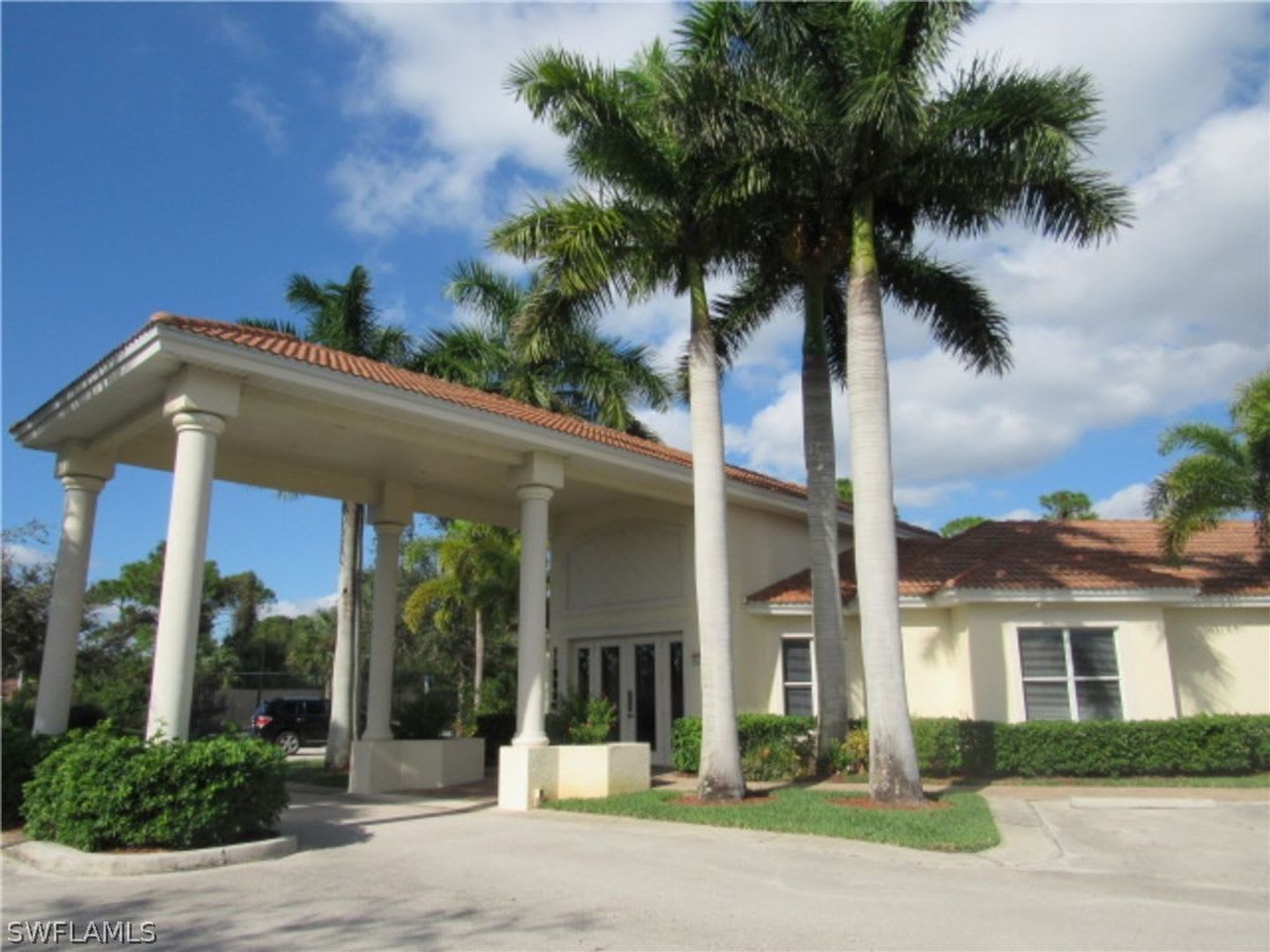 4BR/3BA Fort Myers Coach Home with Lake View & 2-Car Garage — $2,400/mo – photo 2