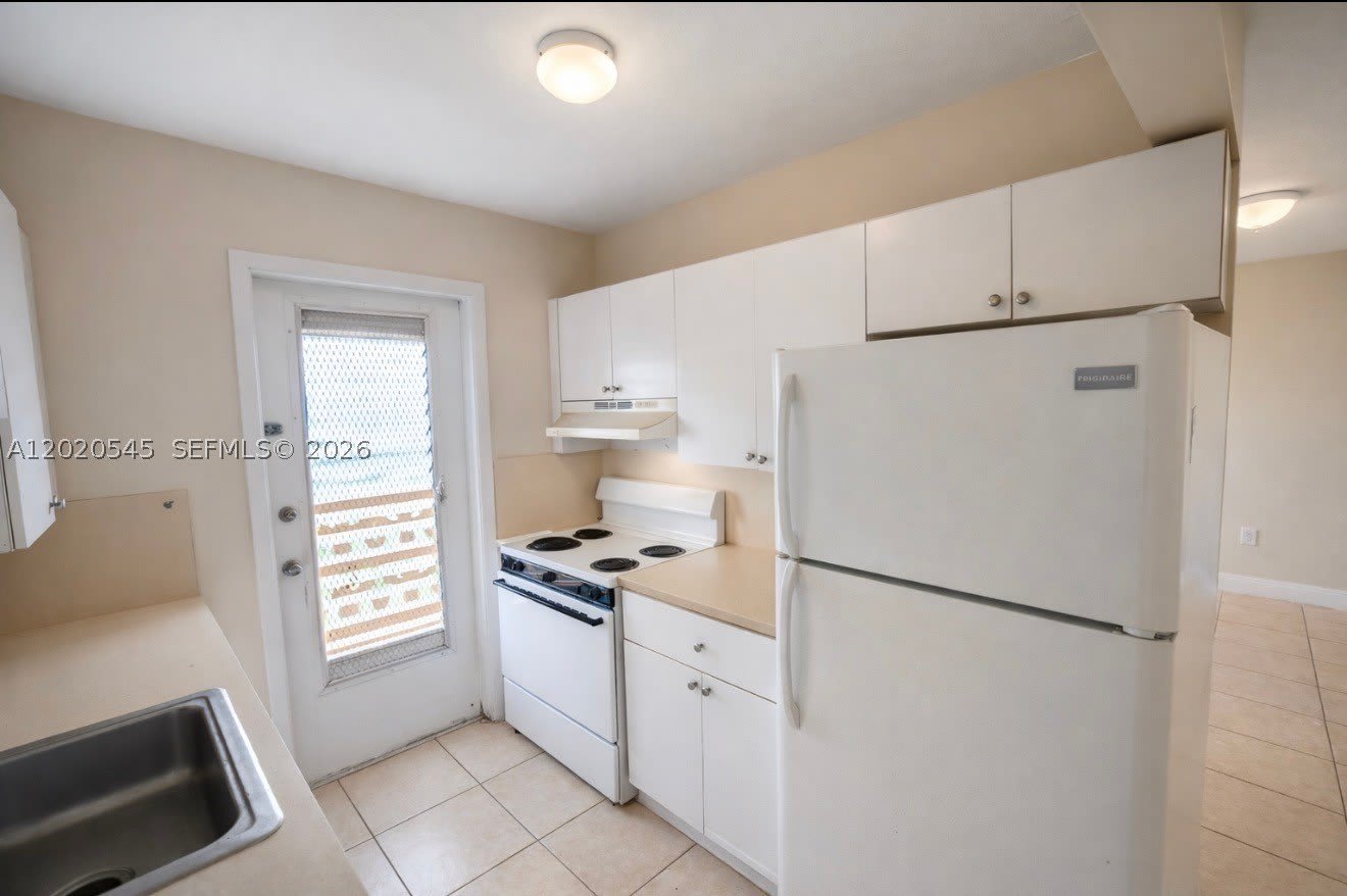 12275 NE 19th Ave – photo 2