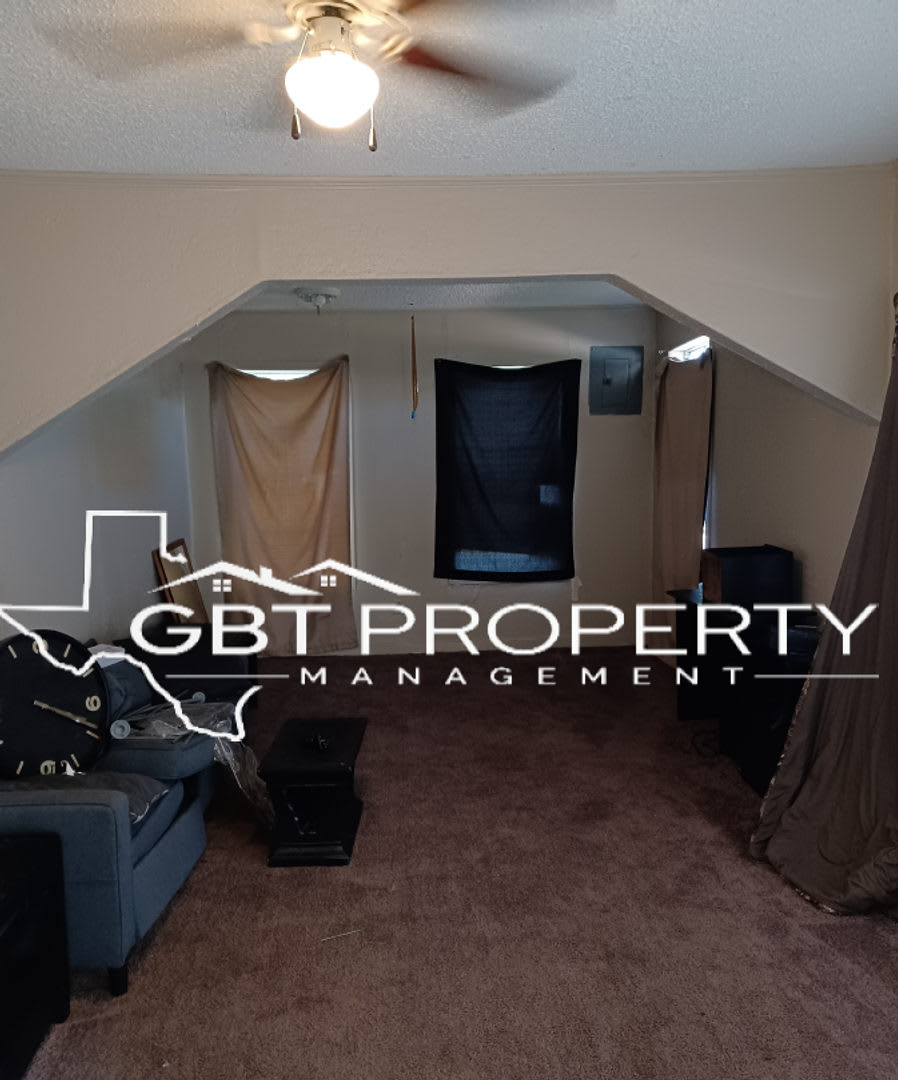 House in Town – photo 5