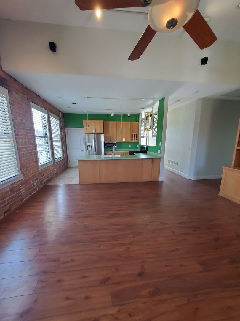 Awesome Downtown Moline Apartment Close to Arsenal – photo 3
