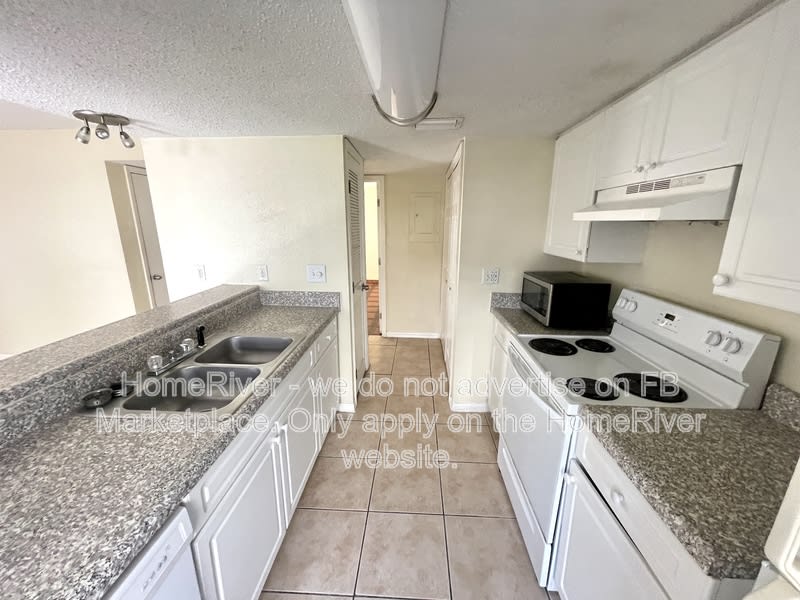 8517 Lincoln Cove Dr – photo 5