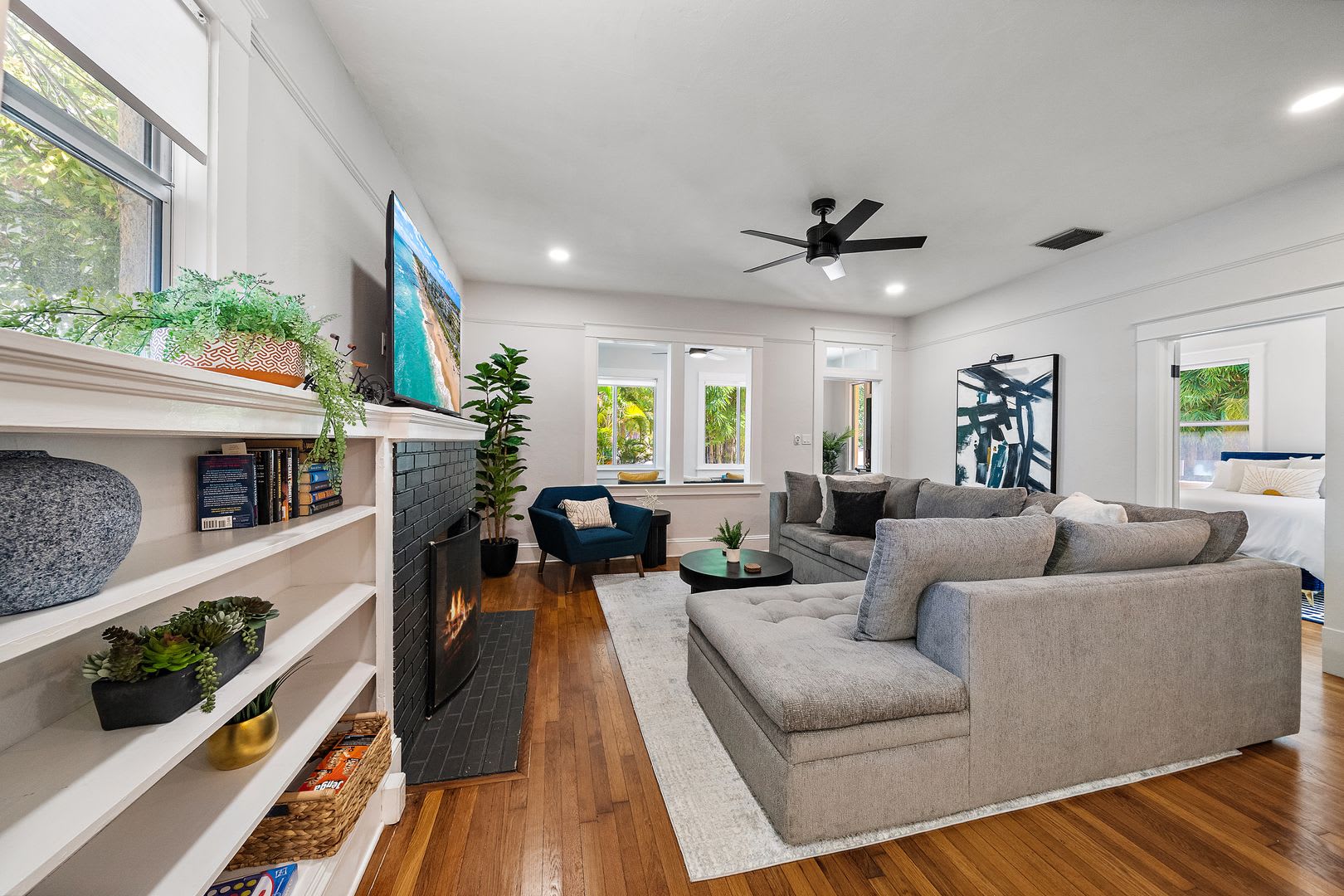 Fully Renovated, FURNISHED 4 bd Home in Laurel Park, Downtown Sarasota – photo 4