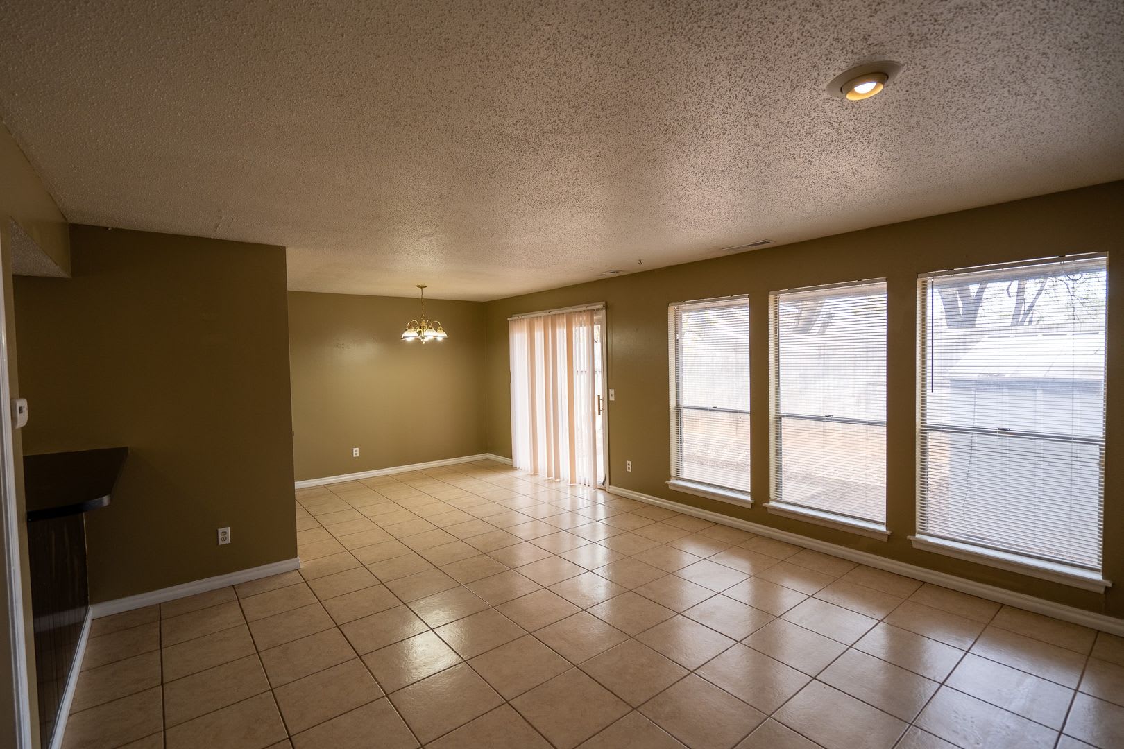 Spacious Backyard, 2 Car Garage, Close to NW Expressway! – photo 5