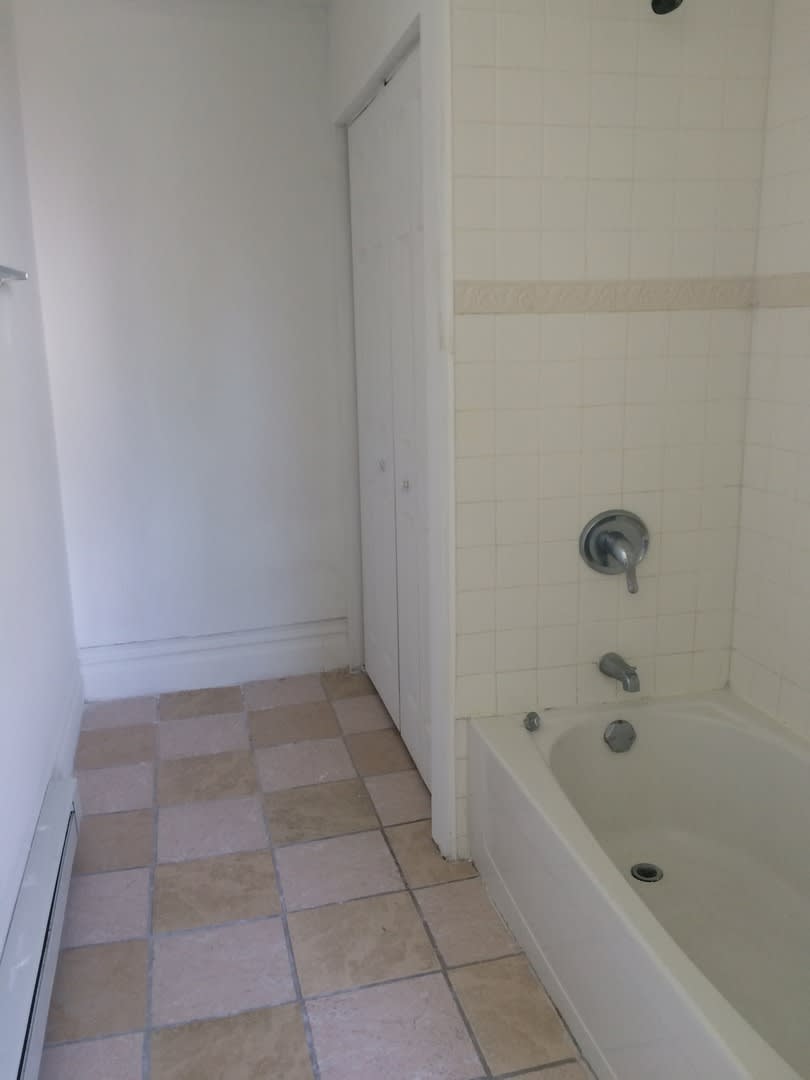 Large 2 Bedroom 1 Bath in MT Washington – photo 5
