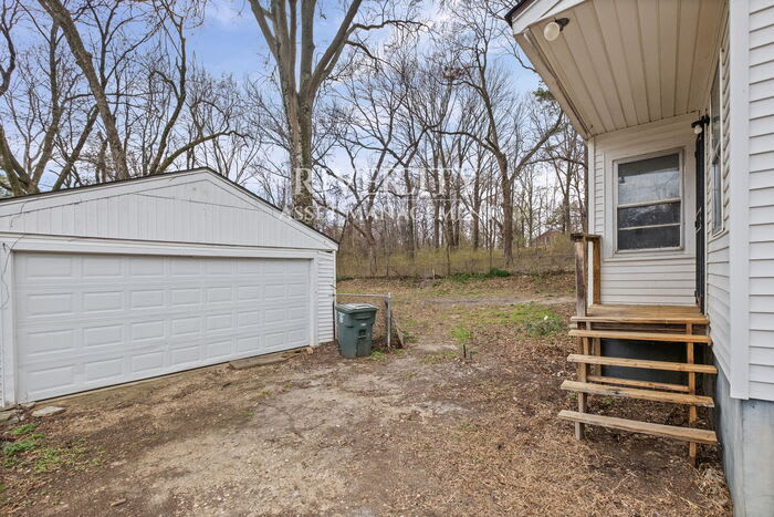 2185 Slocum Avenue – photo 5