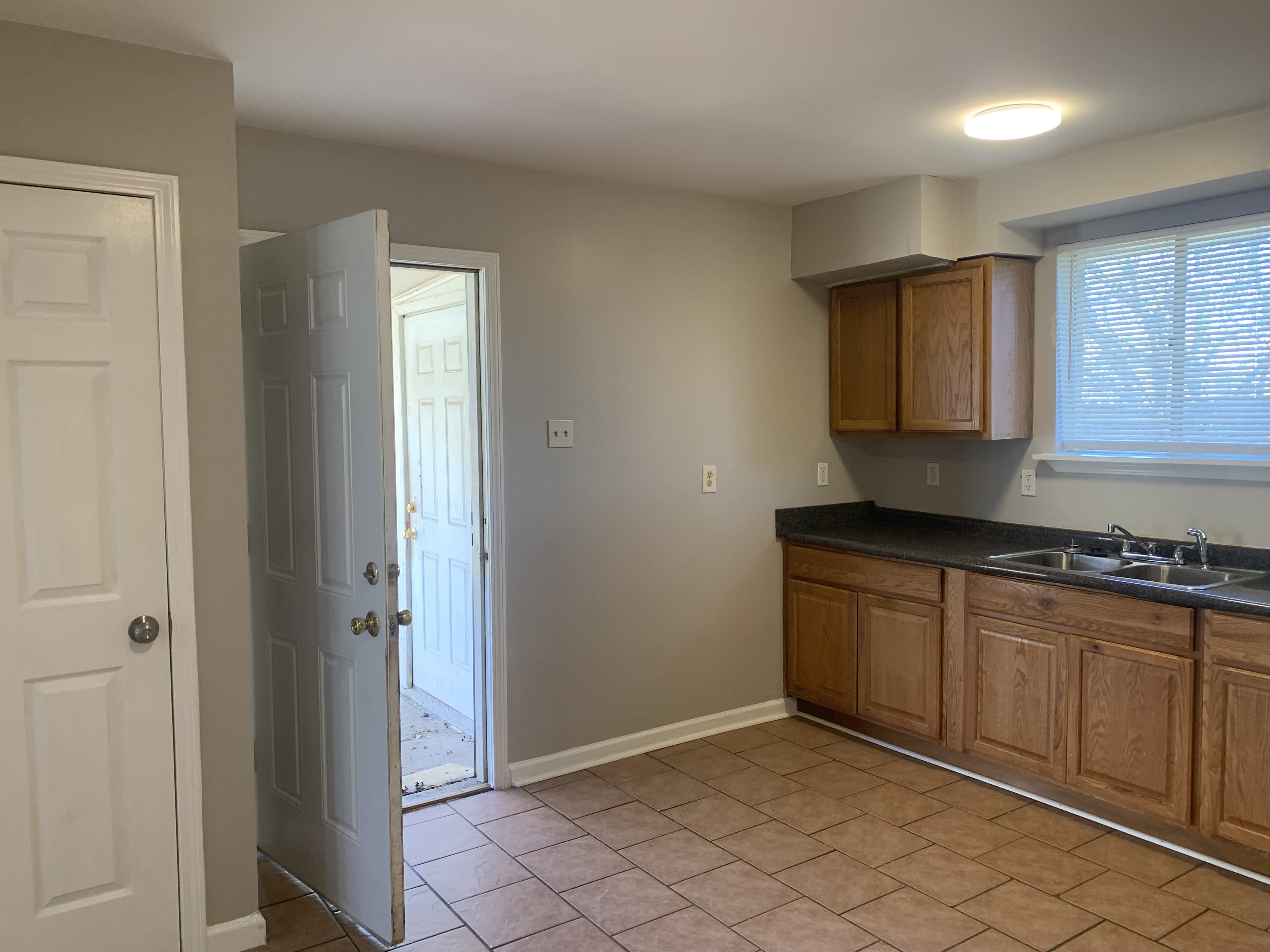 8712 Dinkins St – photo 3