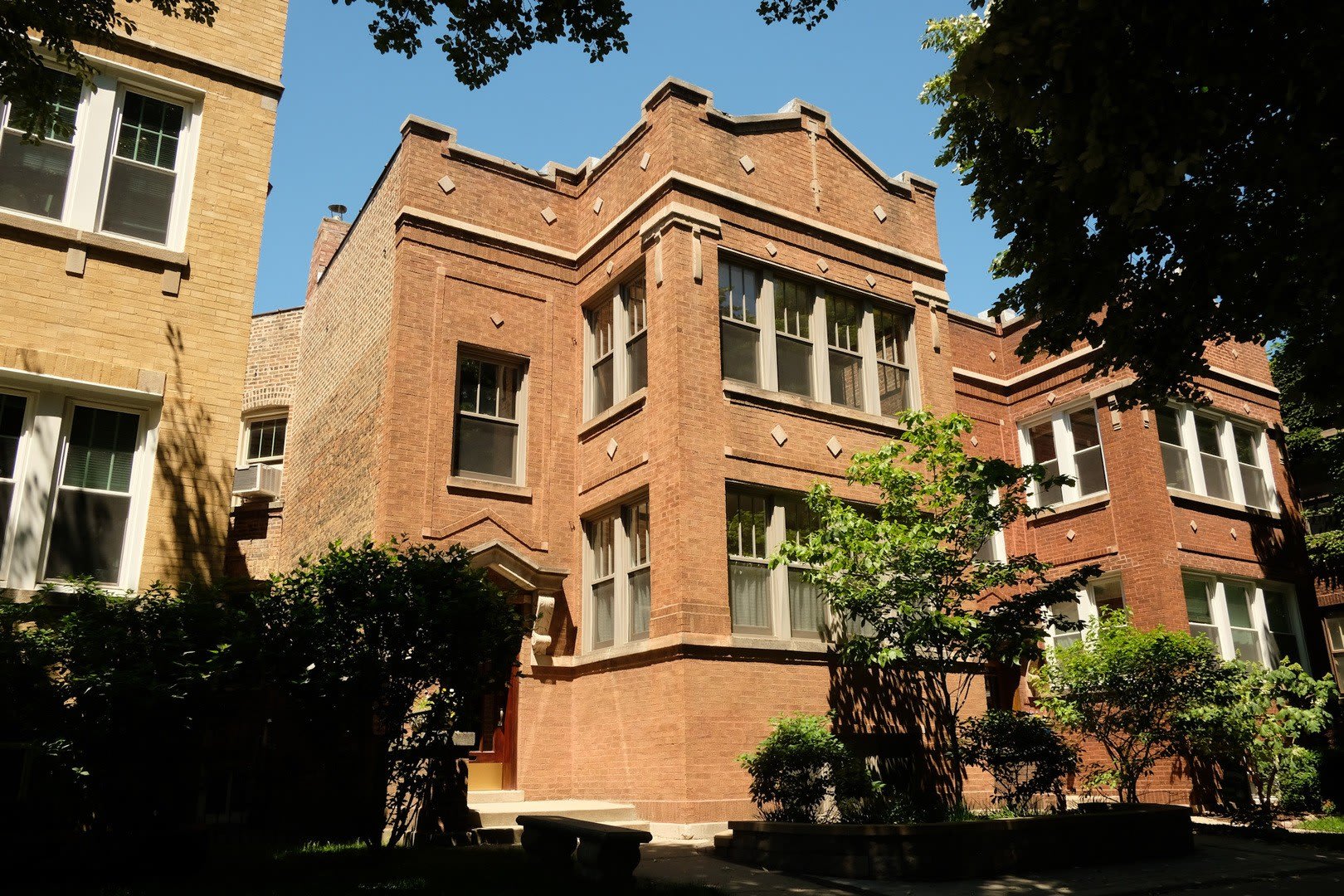 4822 N Leavitt Street – photo 1