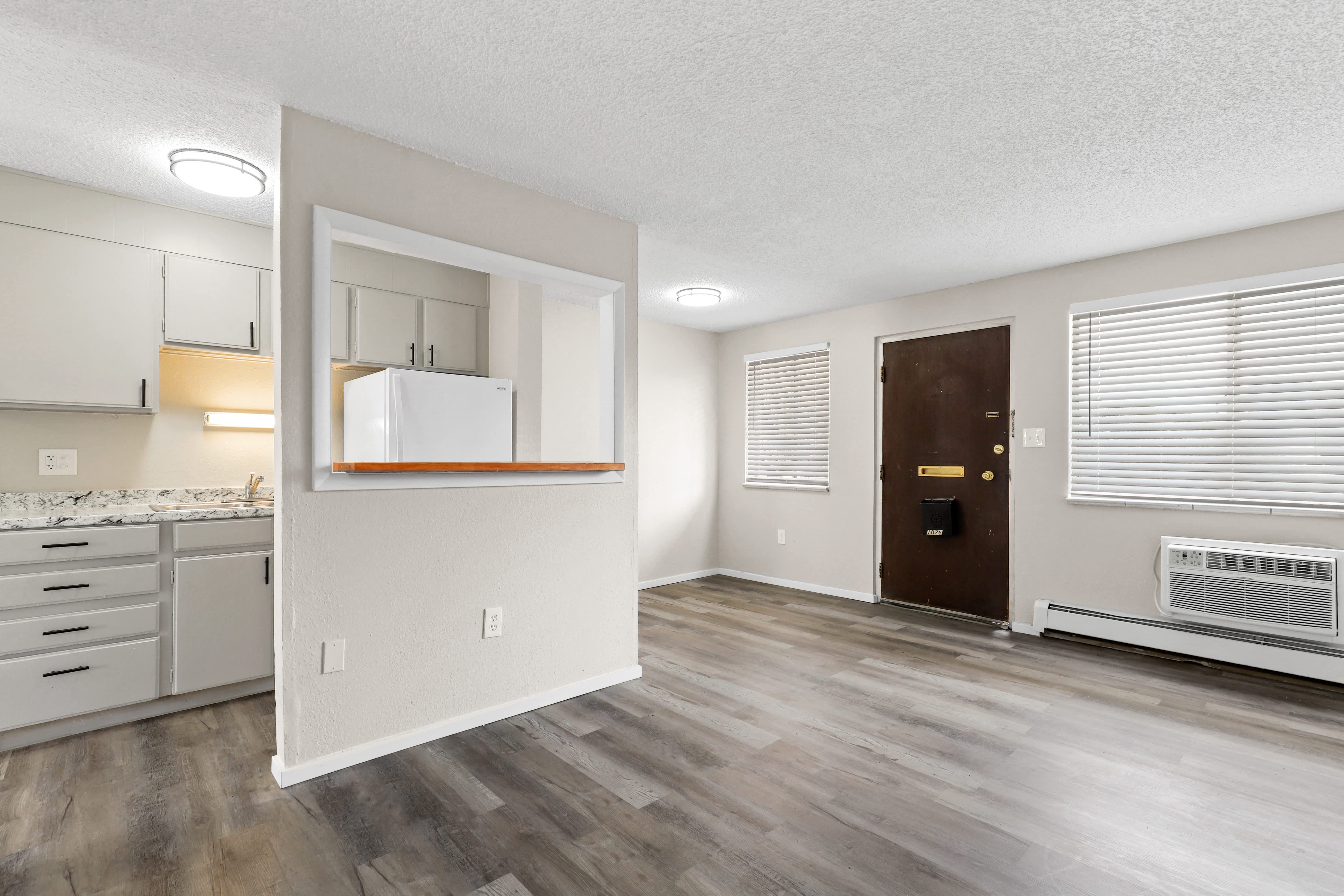 Royal Chateau Apartments – photo 5