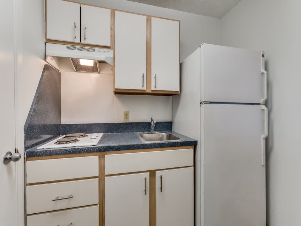 Waterford Studios Fully Furnished With Utilities Included – photo 2