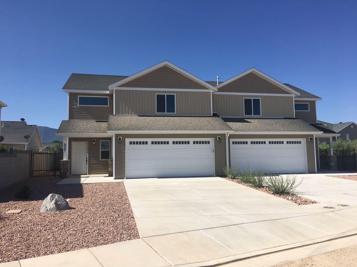 Pet Friendly 3 Bedroom Home in Cedar City – photo 1